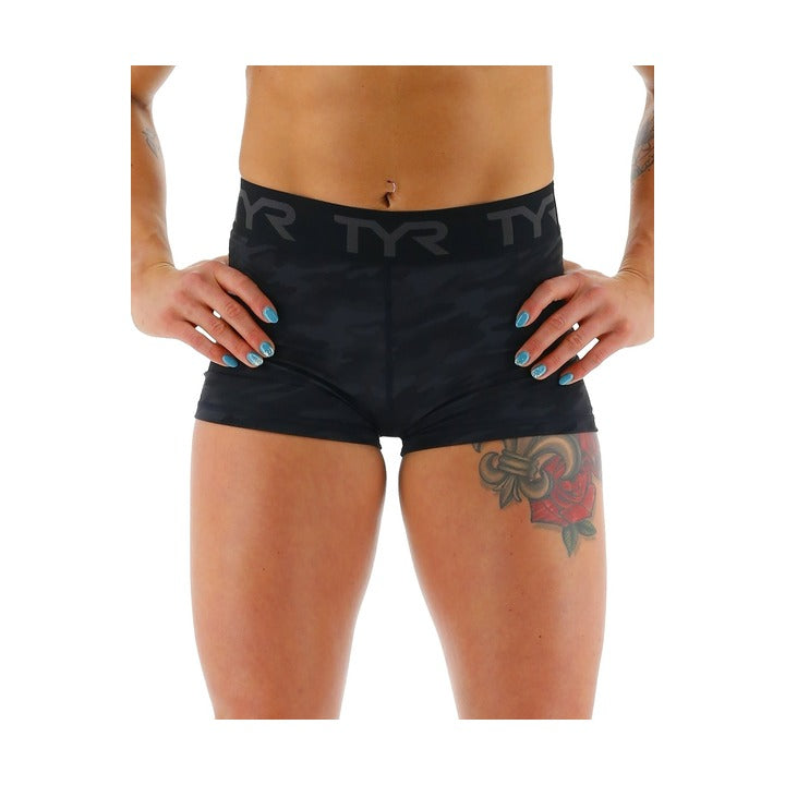 TYR Base Kinetic Women's Mid-Rise 2 Inch Logo Short - Blackout Camo    Tyr