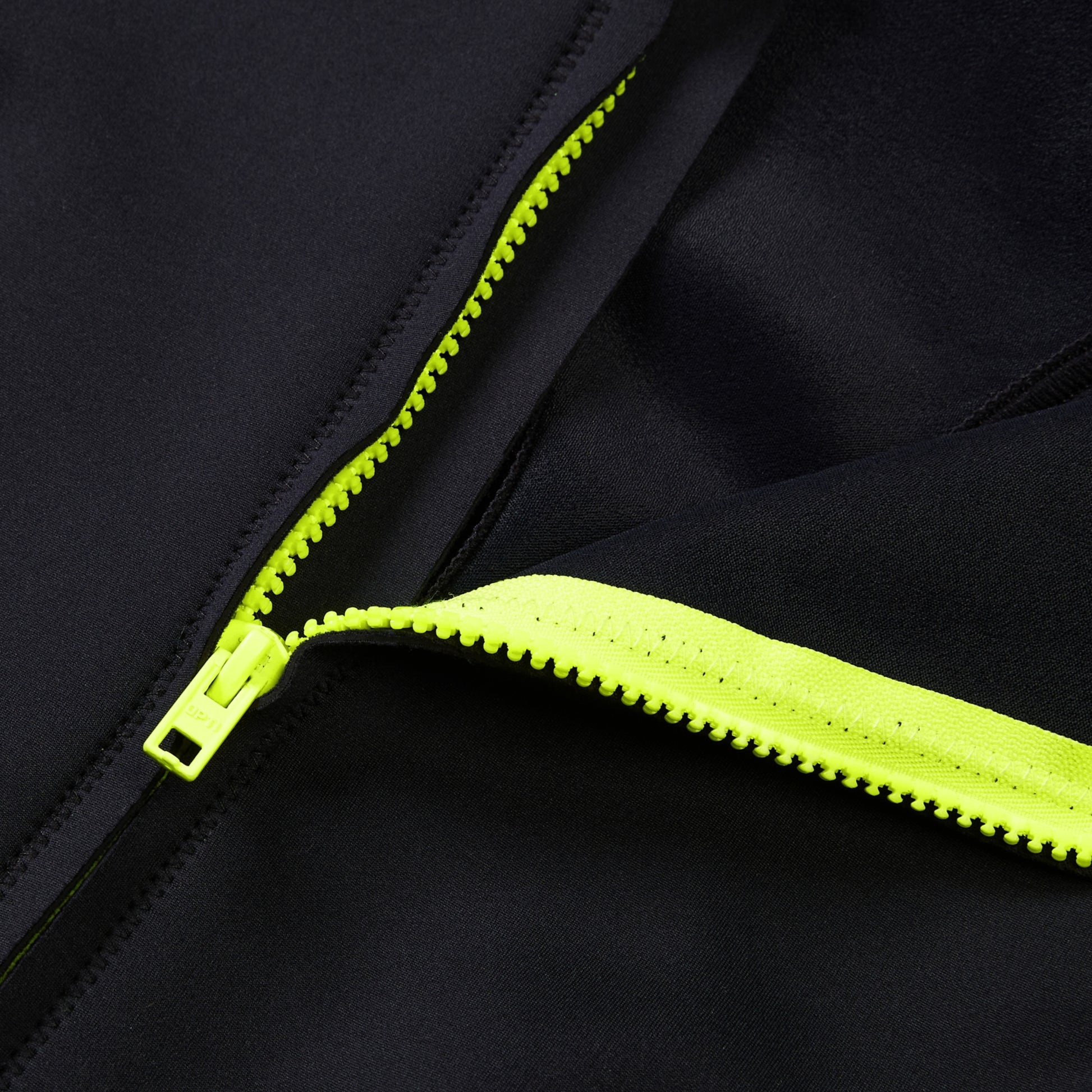 Speedo Women's Swimsuit Sleeveless Thermal  One Piece Swimsuits  Speedo