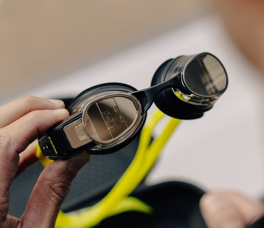 finis smart goggle vs form FORM Smart Swim 2 LT Goggles