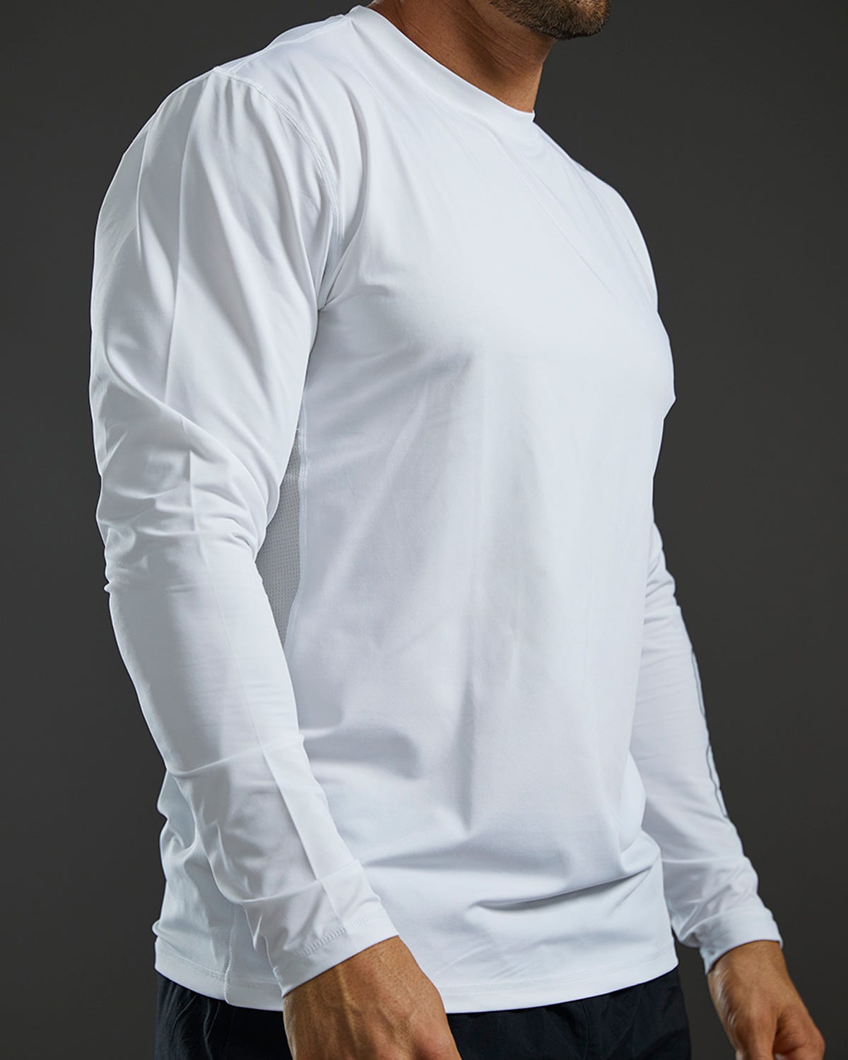 TYR SunDefense Men's Vented Long Sleeve Rash Guard – UPF Swim Shirt  Long Sleeve Rash Guard  Tyr